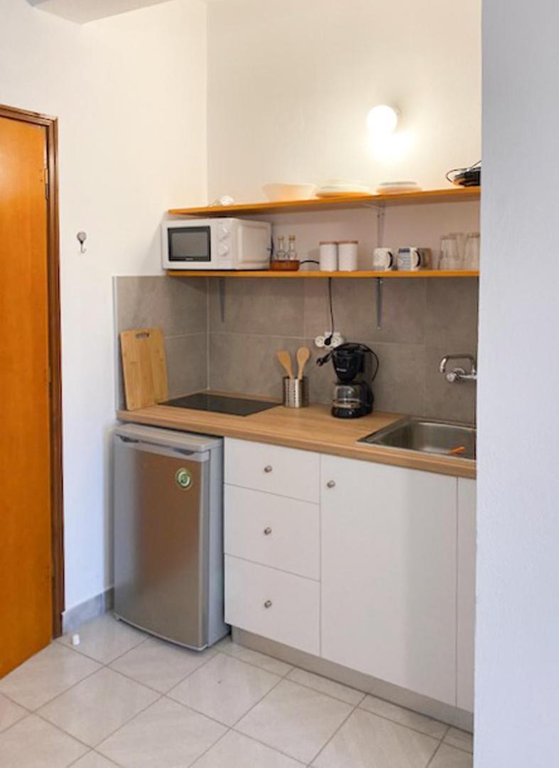 Malamo Studios, Apartment